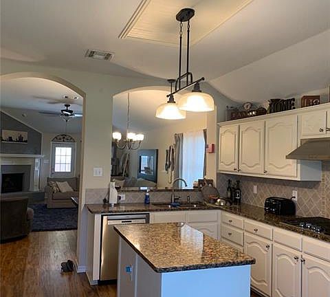 4th image of 3088 Cobblestone Dr