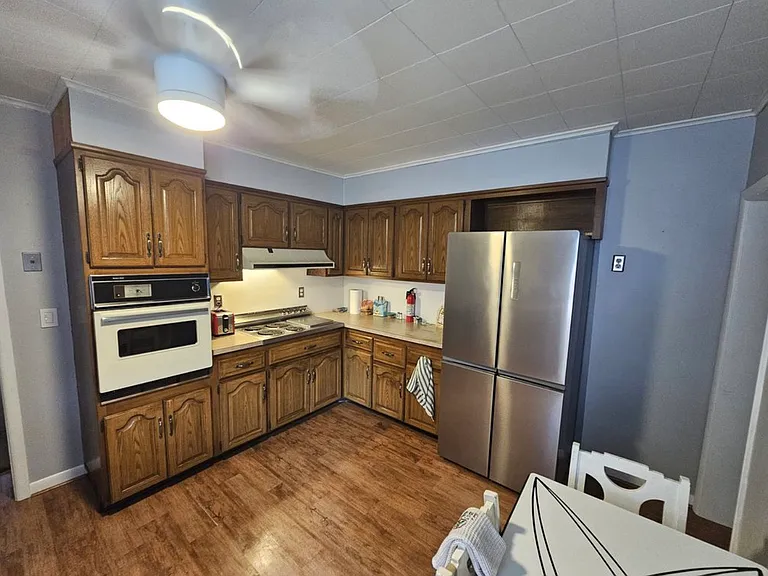 166 4th St #2 — Photo 9
