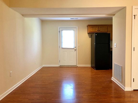 4th image of 810 Melanie Ln