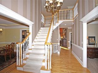 51 Stratham Cir, North Barrington, IL