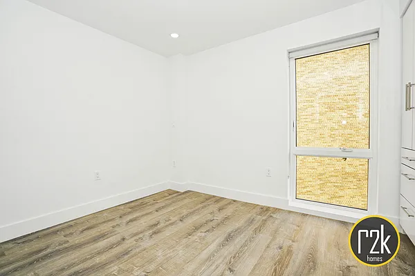 Rented by Realty 2000 Corp | media 10