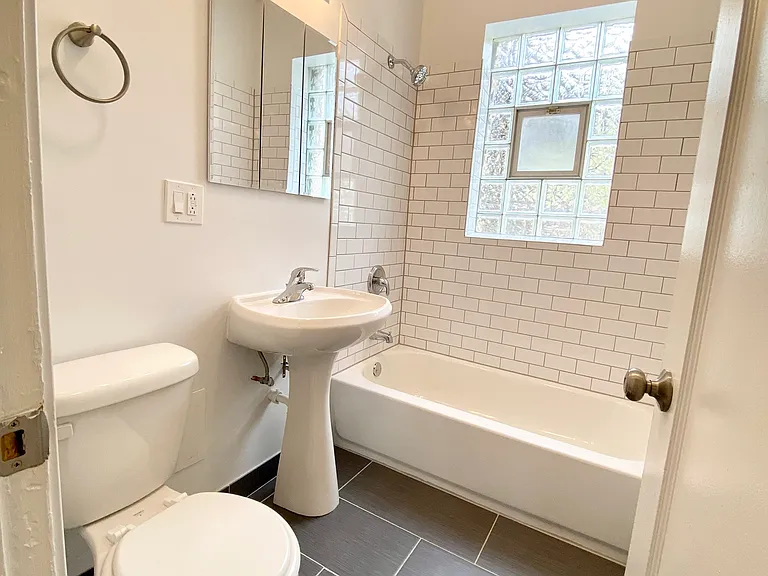 1628 W Lunt Ave #1A — Photo 7