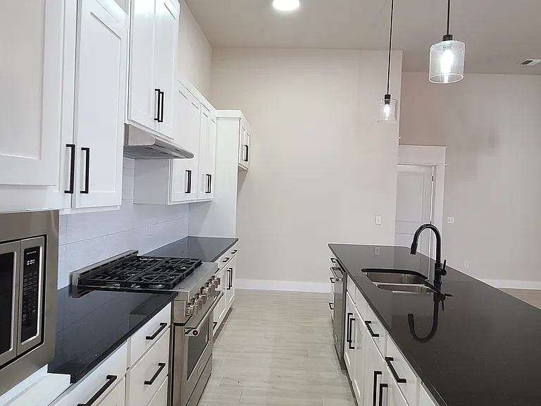 9304 SW 35th St — Photo 7