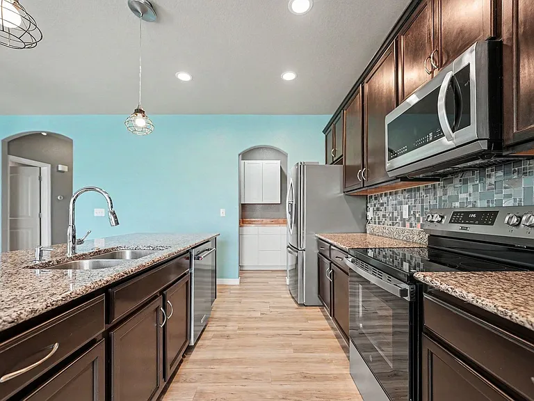 2721 Bridle Dr — Photo 7