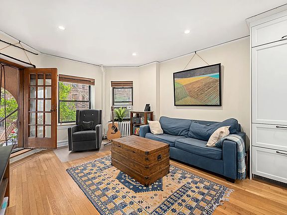 5th image of 784 Carroll St APT 3