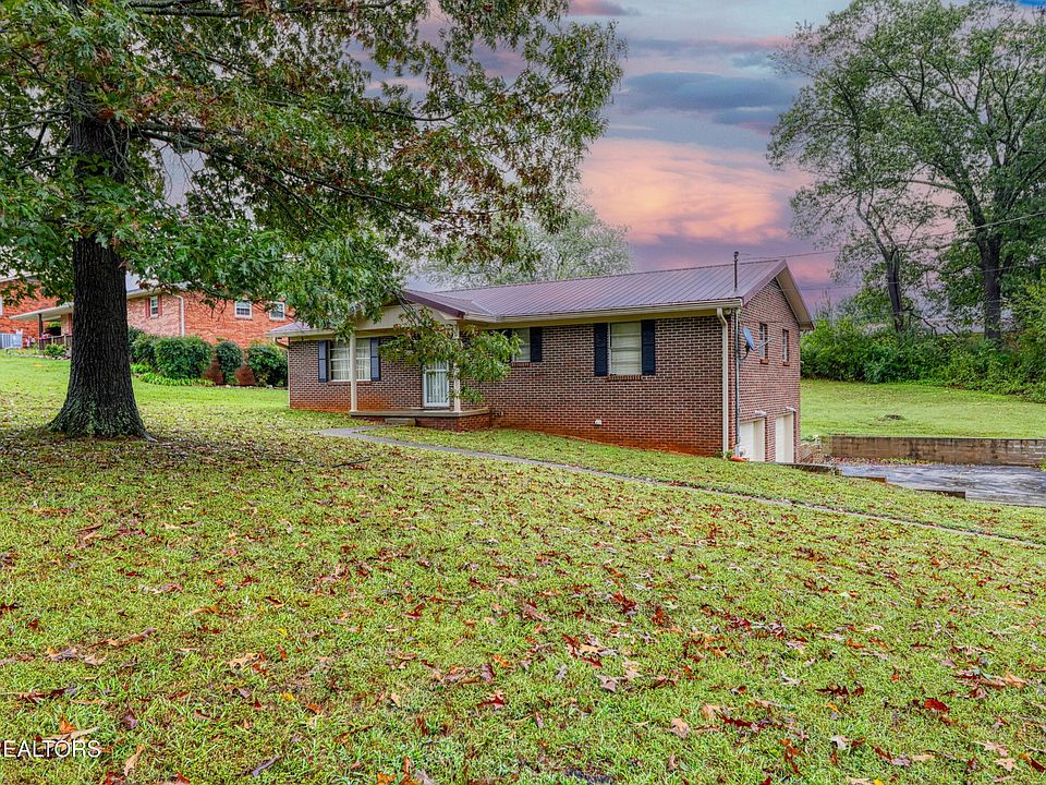 1st image of 1652 Forest Heights Cir