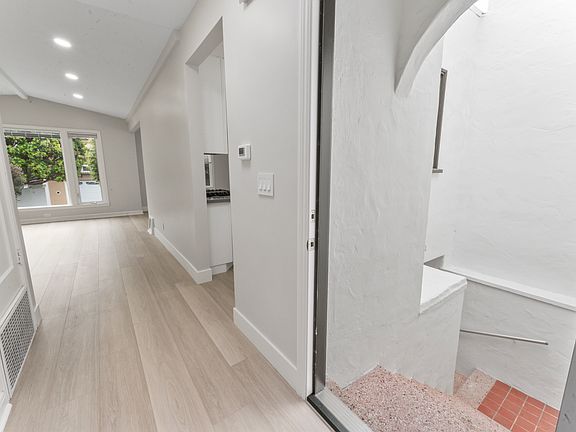 5th image of 220 Saint Charles Ave #1