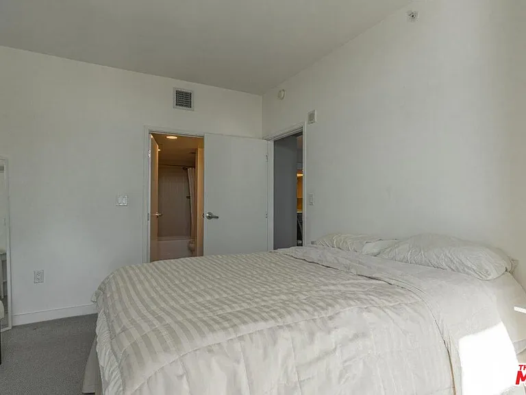 13700 Marina Pointe Dr #1431 — Photo 21