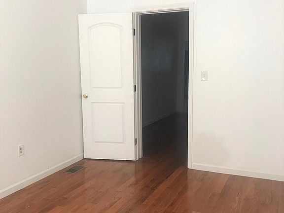 4th image of 3616 E Lombard St