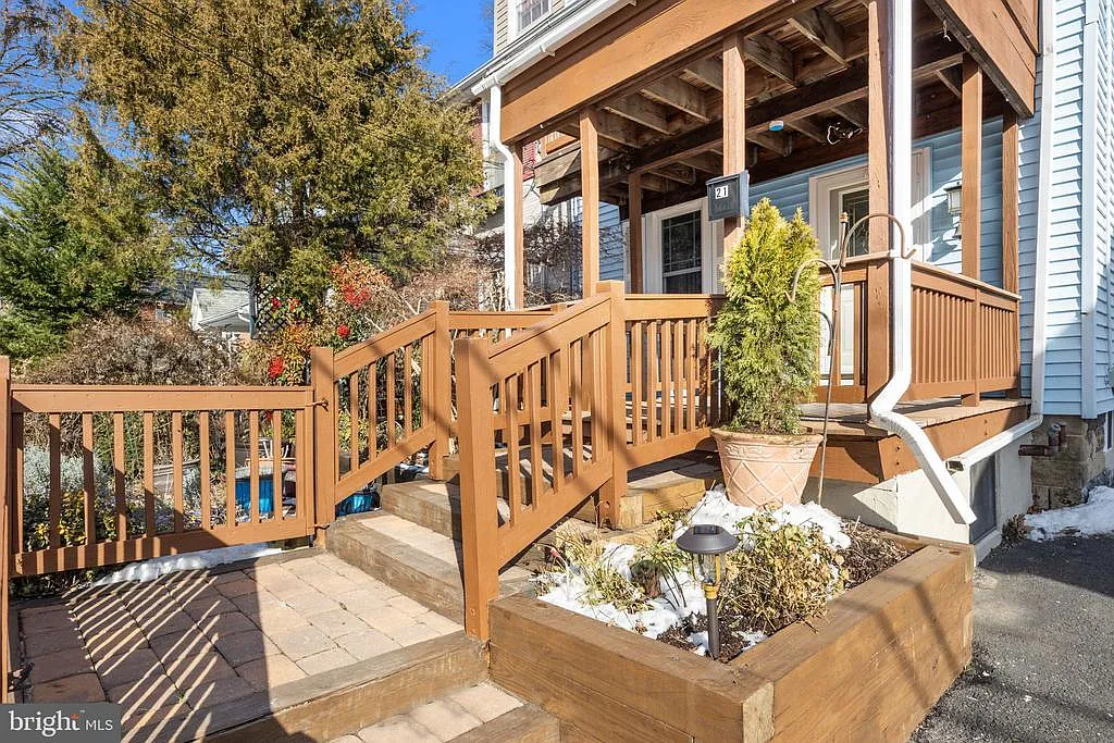 3 bed, 1.0 bath, 1458 sqft, $3,300 — Photo 3