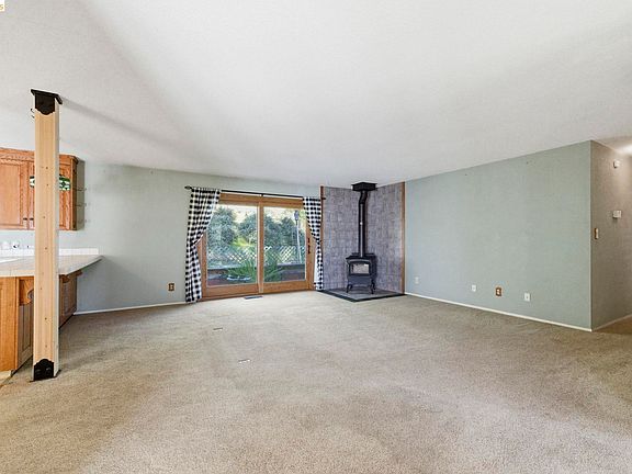5th image of 16170 Acorn Dr