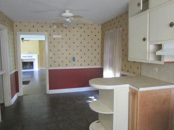 5th image of 715 S Avenue J