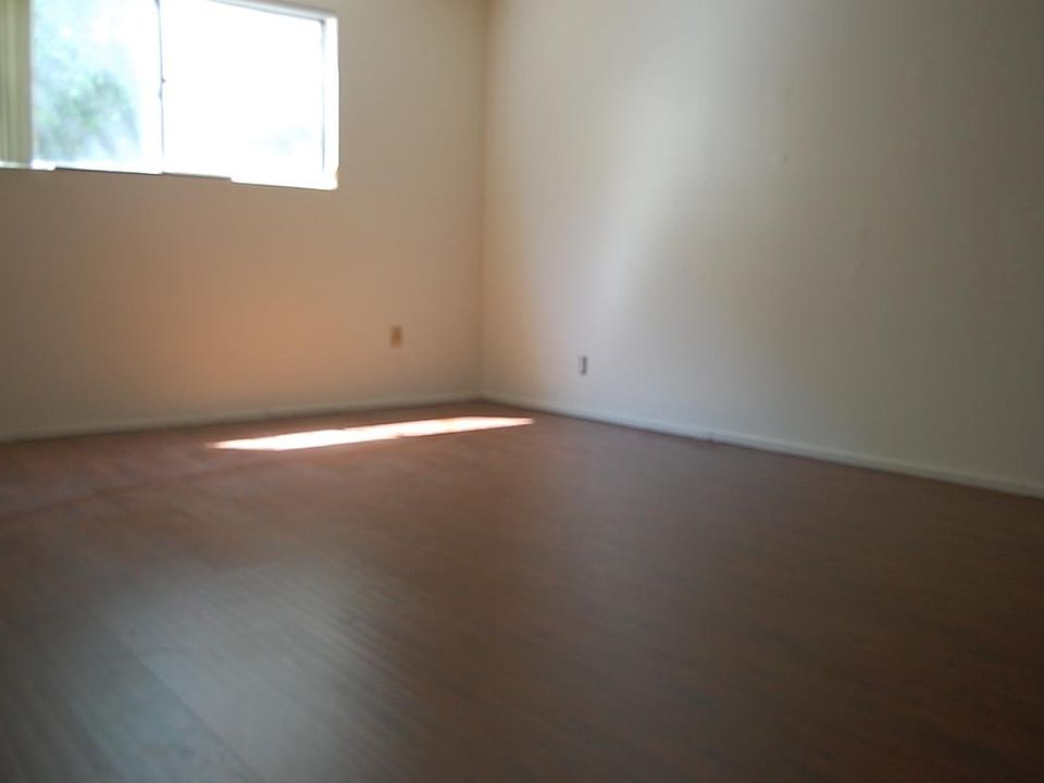 2nd image of 659 S Webster Ave APT 6