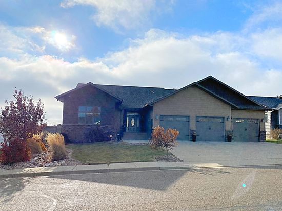 1967 3rd St W Dickinson Nd 58601 Mls 20 1389 Zillow