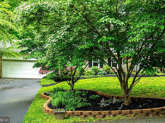 4th image of 1514 Balmoral Dr