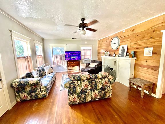 3rd image of 4530 Evergreen Dr
