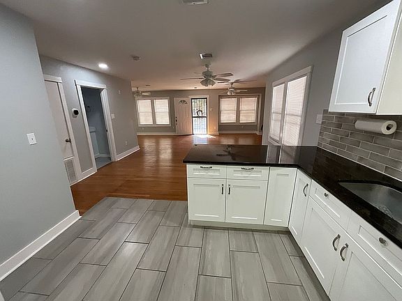 4th image of 1331 Fulton Ave
