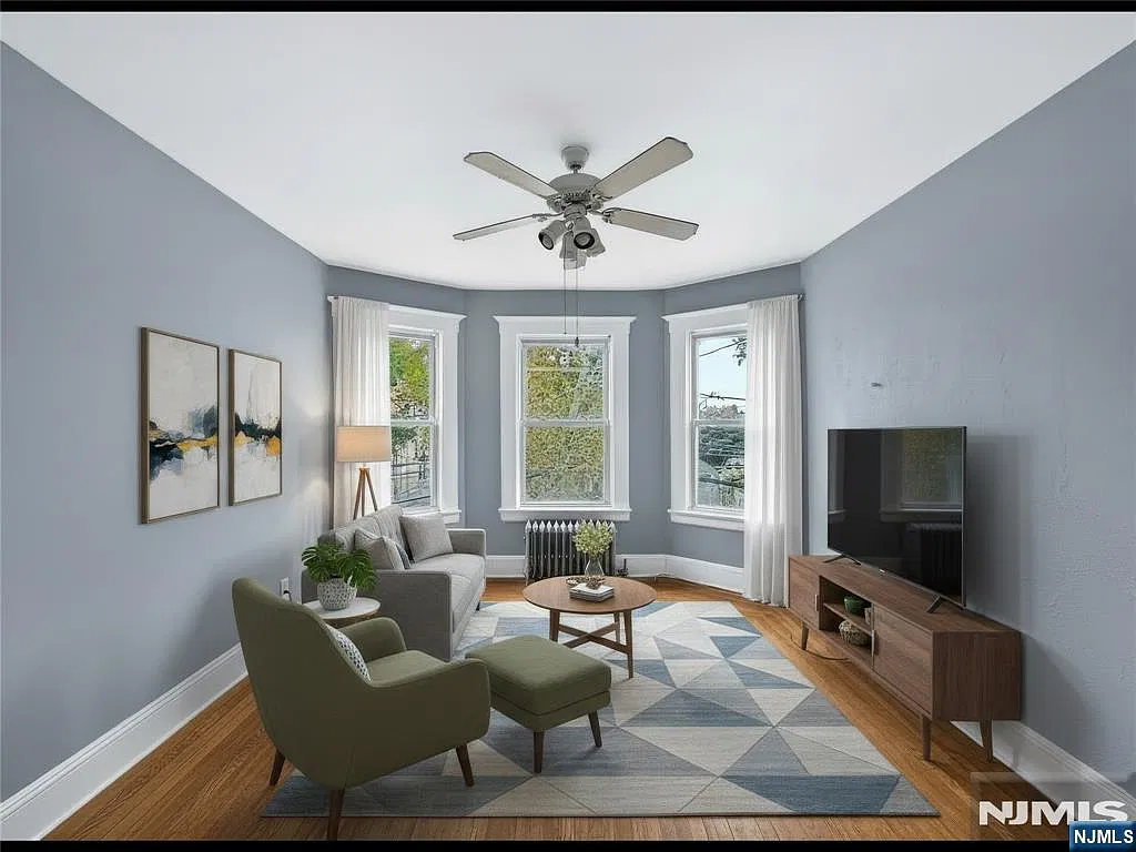 3 bed, 1.0 bath, $2,600 — Photo 1