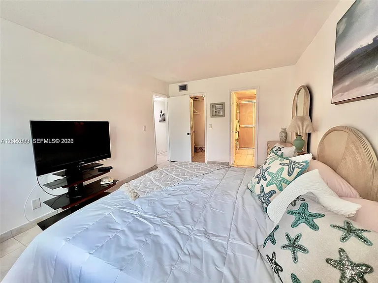 501 Blue Heron Dr #12 — Photo 13