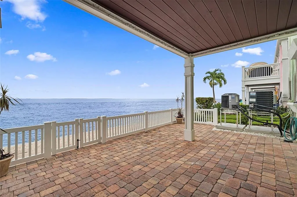 1 bed, 1.0 bath, 694 sqft, $2,400 — Photo 2