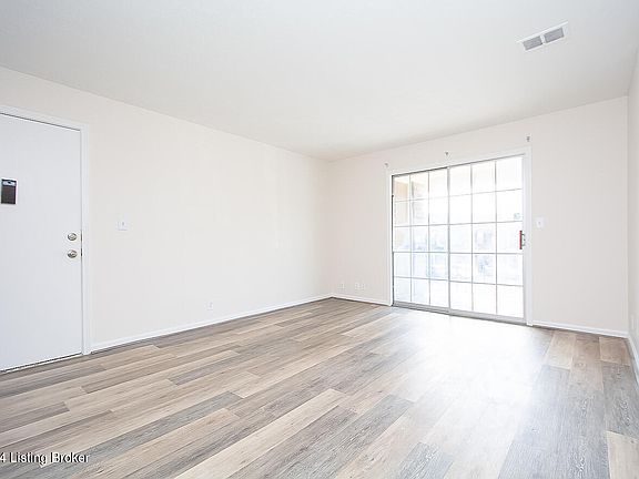 3rd image of 312 Logsdon Ct