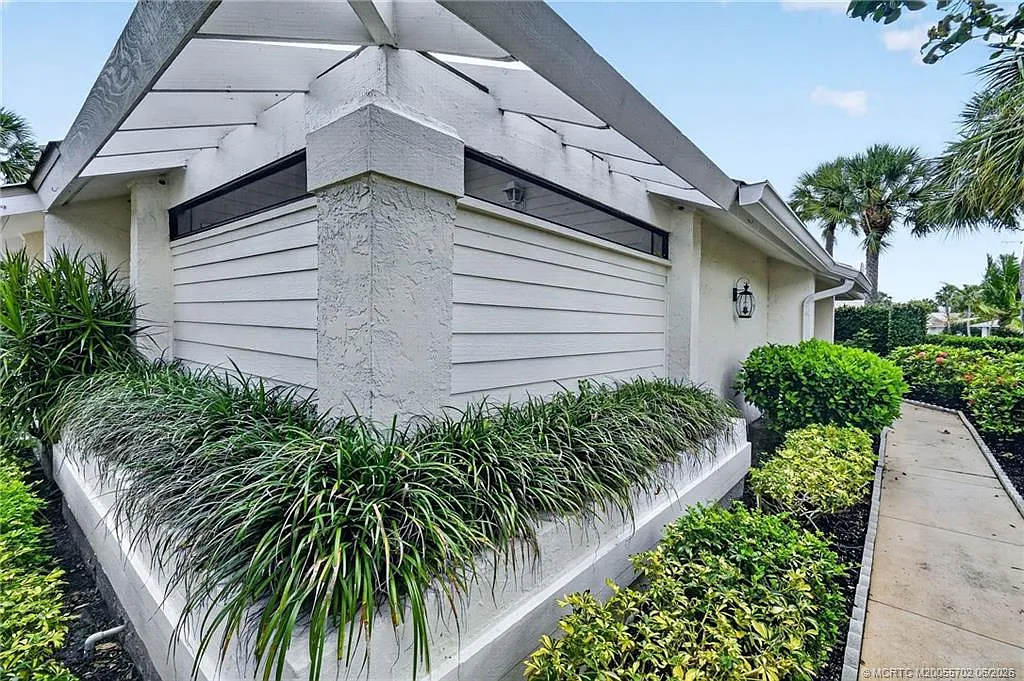 2 bed, 2.0 bath, 1598 sqft, $9,000 — Photo 4