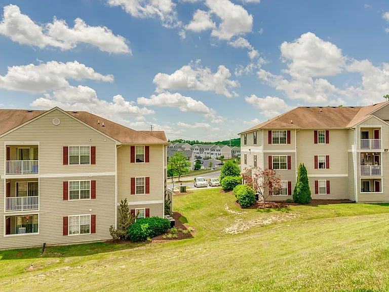 Chestnut Ridge Apartments — Photo 4
