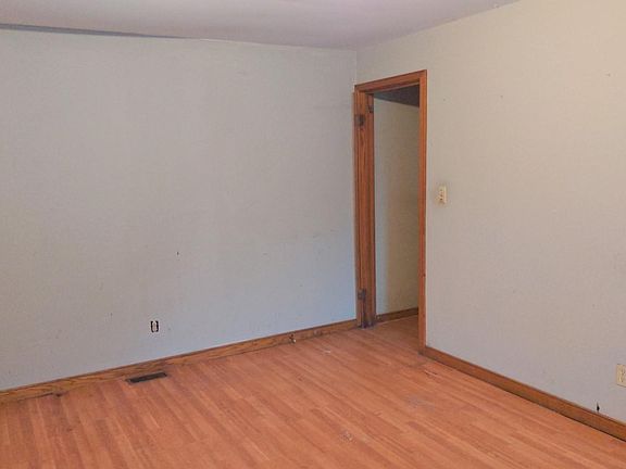 5th image of 814 Sunset Dr APT 2