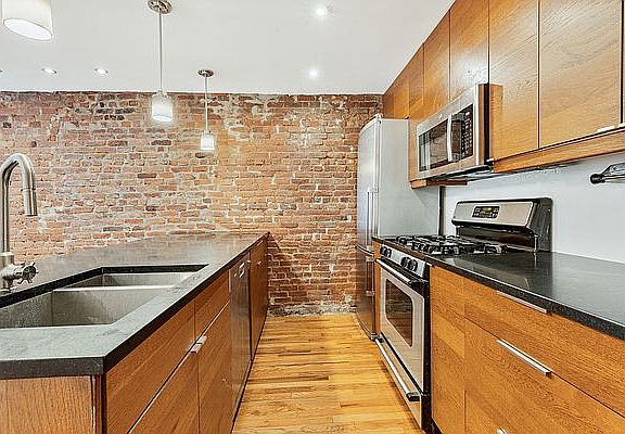 2nd image of 29 W 131st St #1
