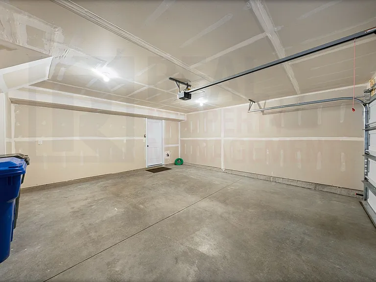 4011 N Steels Cir — Photo 2