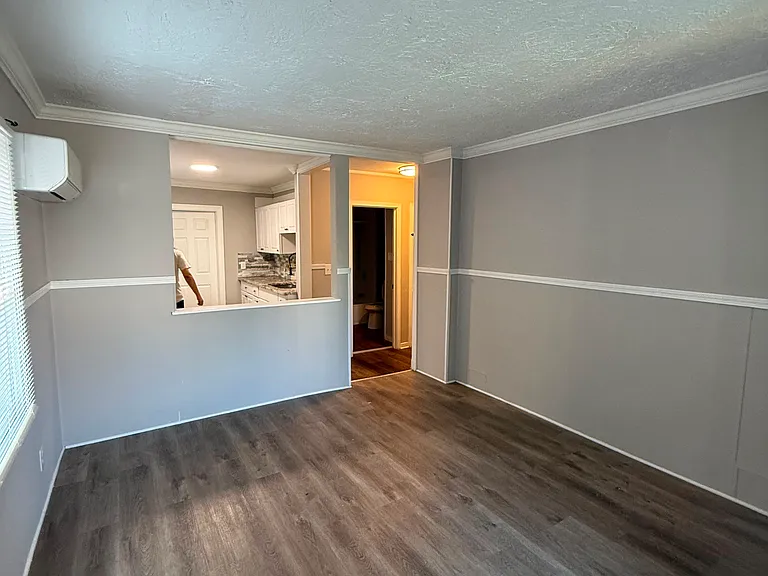 5701 Longwood Ave — Photo 16