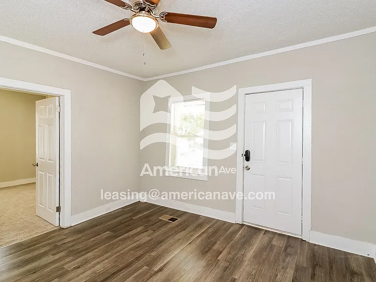 1815066_003_wm_-_living_room_12930303.jpg