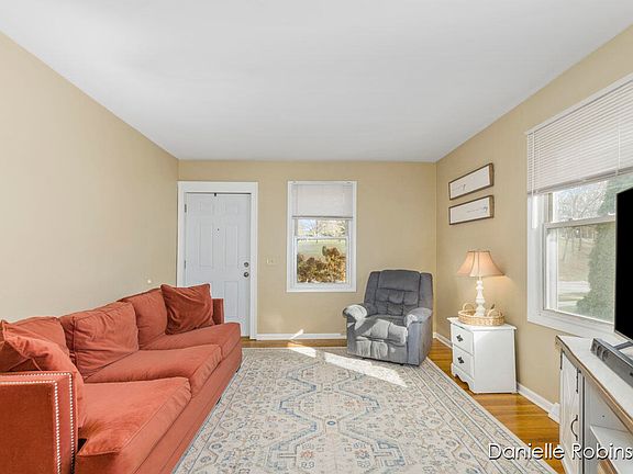 5th image of 1450 Walker Ave NW