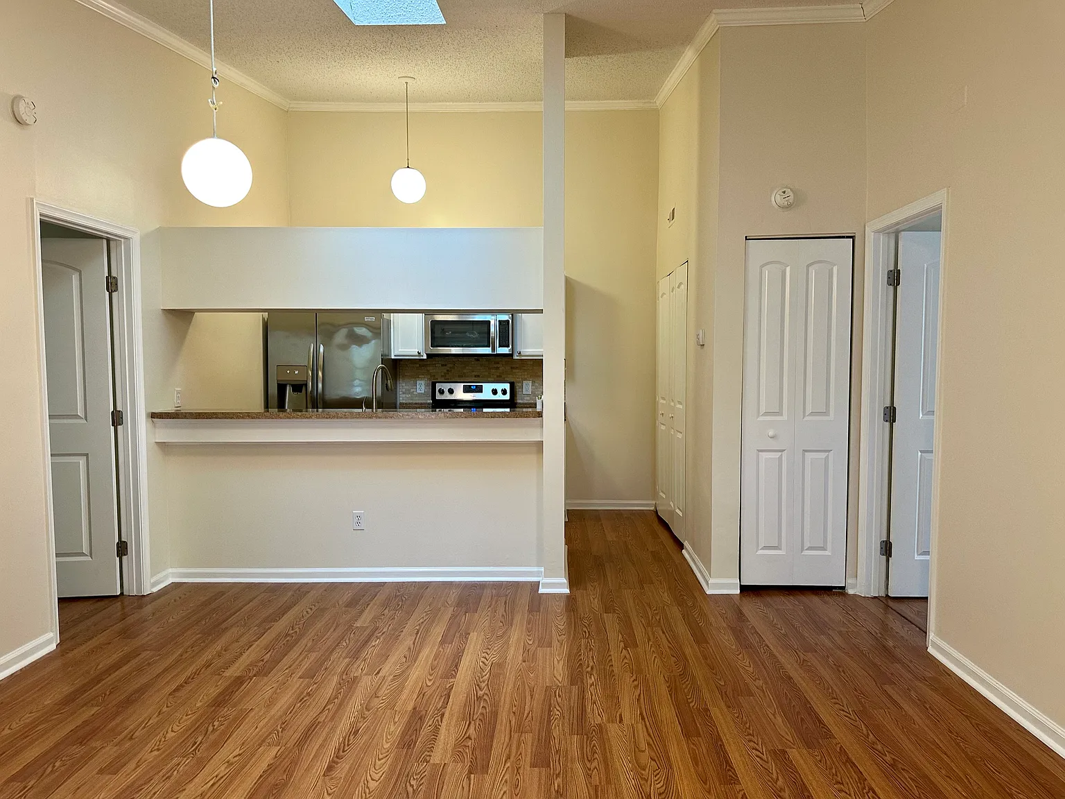 2 bed, 1000 sqft, $1,650 — Photo 3