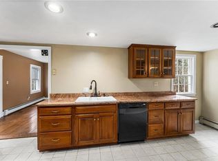 75 Elm St, Upton, MA 01568