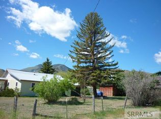 320 S 4th St, Challis, ID 83226