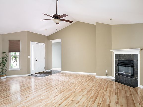 3rd image of 473 Lucille Dr