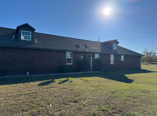 302 6th St, Elgin, OK 73538