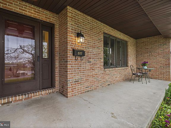 3rd image of 617 Heritage Dr