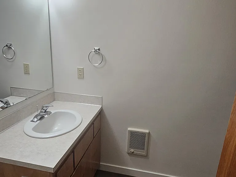 4150 Henry Ct #B — Photo 4