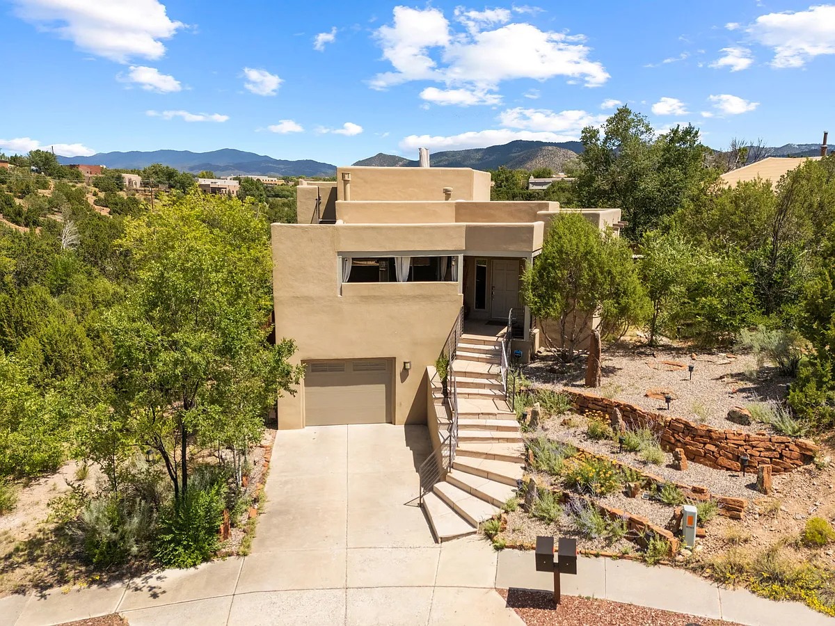 Building Photo - 2132 Ridgeview Cir