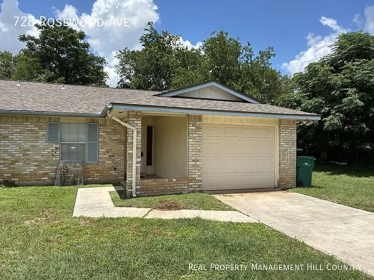 728 Rosewood Ave — Photo 2
