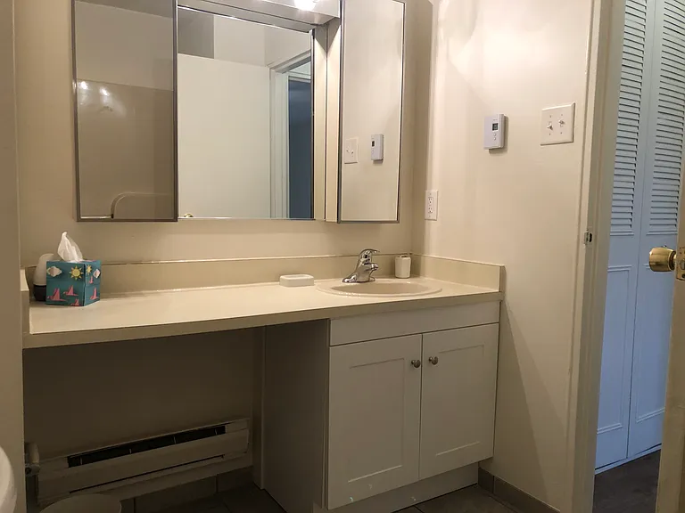 42A Oxford Vlg — Photo 15