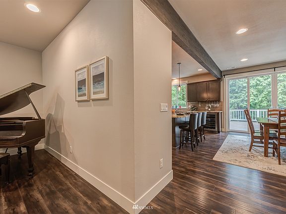 4th image of 1018 175th Ave NE