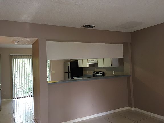 4th image of 2307 N Johnson St