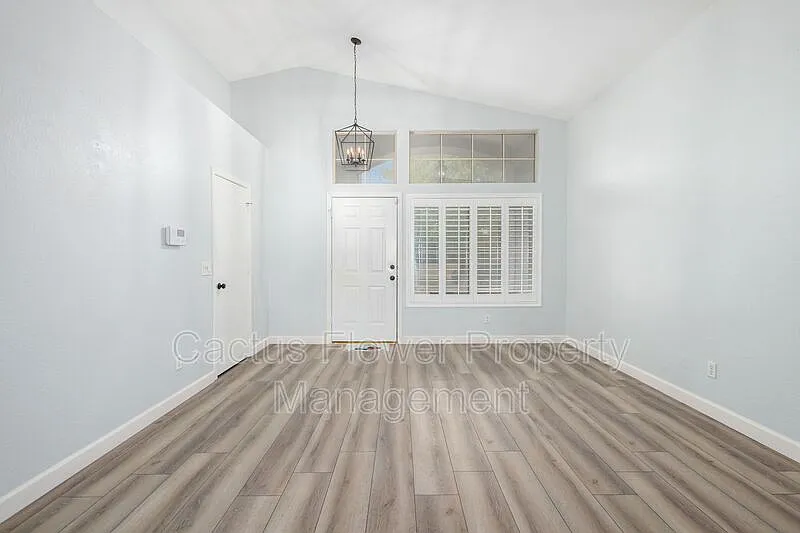 3 bed, 2.0 bath, 1611 sqft, $2,549 — Photo 4