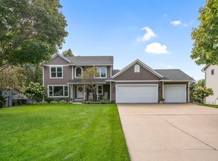 592 Vicki Ln, Shoreview, MN 55126