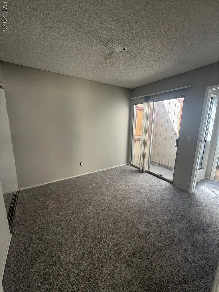 3 bed, 2.0 bath, 1055 sqft, $1,700 — Photo 4