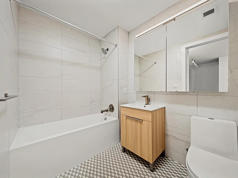 40 Bruckner Blvd #B3090 — Photo 9