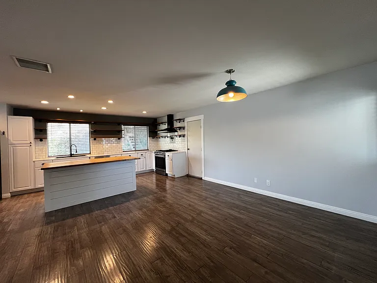 604 Hudspeth St — Photo 6